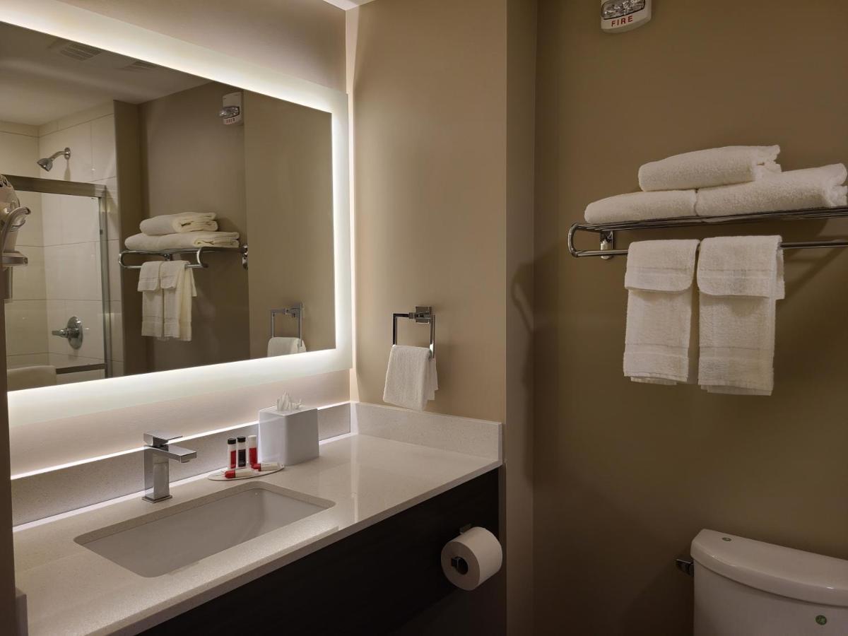 Super 8 By Wyndham Thompson Hotel Kültér fotó