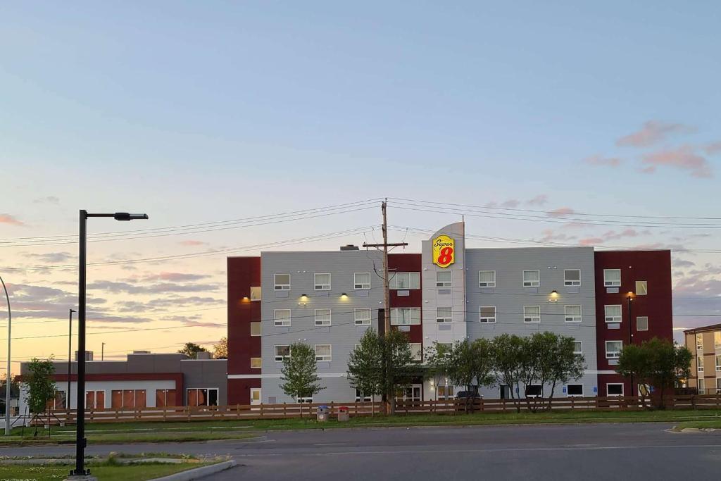 Super 8 By Wyndham Thompson Hotel Kültér fotó